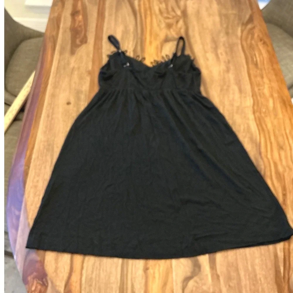 Soma Black Lounge Gown Nightgown Medium Applique V Neck Adjustable Straps 79984